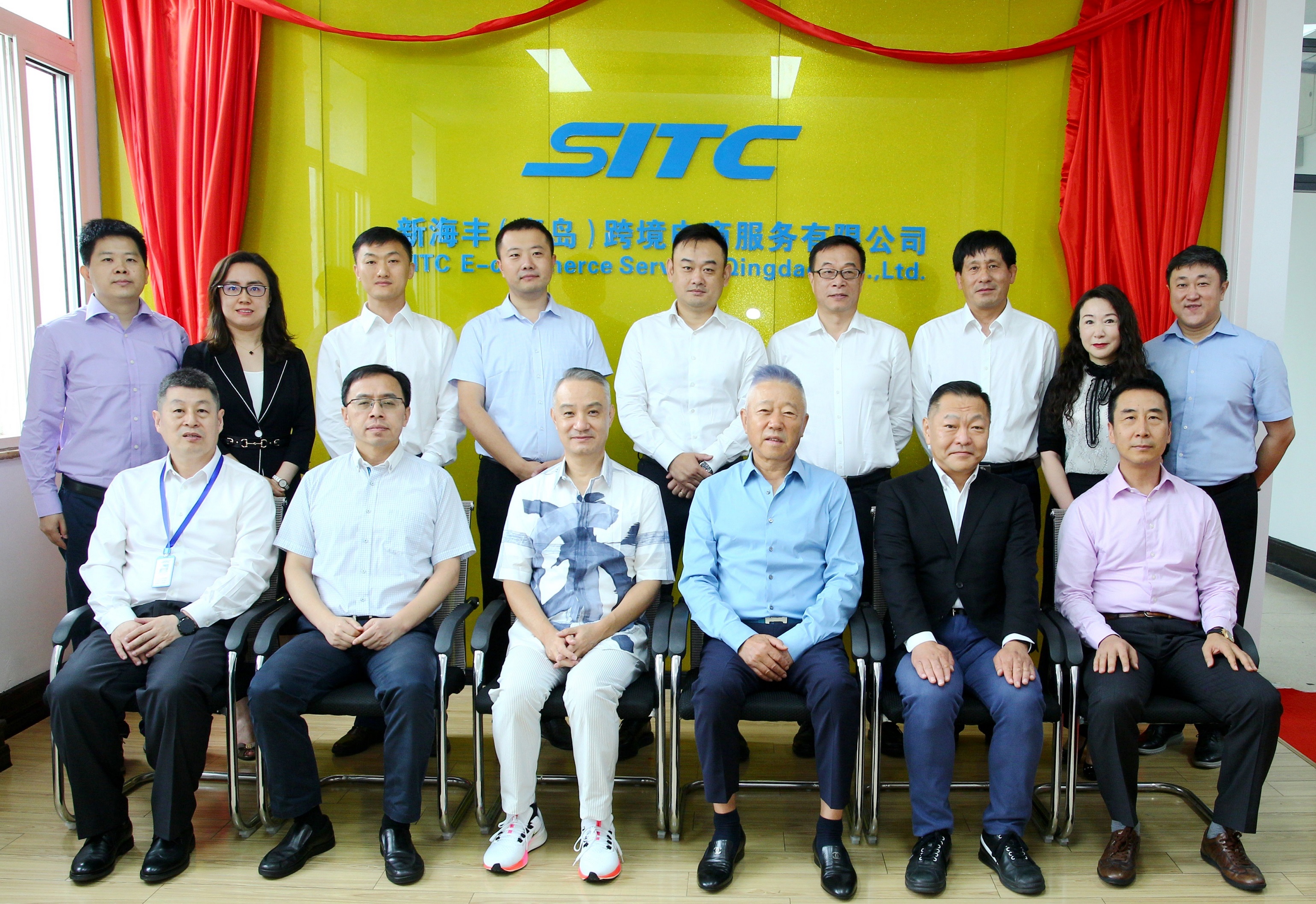 “电商”顺利举行揭牌仪式2.jpg “电商”顺利举行揭牌仪式2.jpg